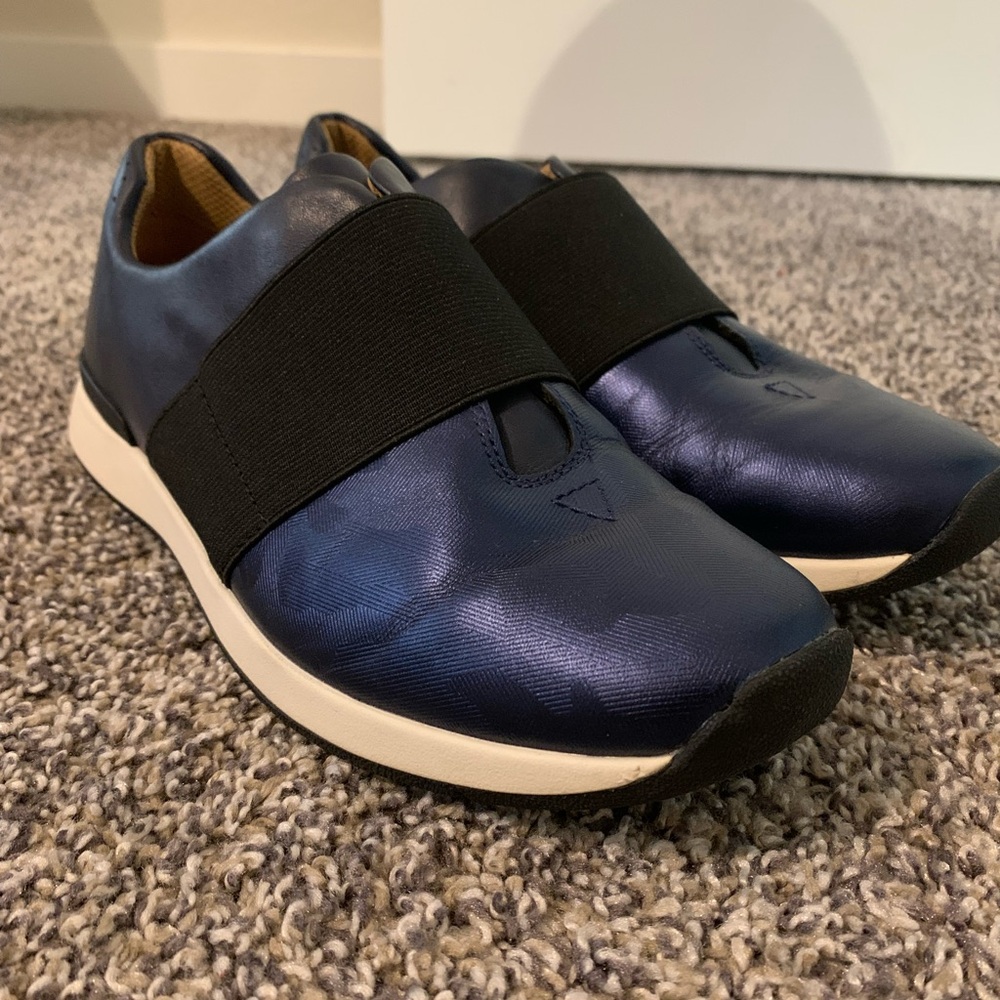 Women’s Vionic slip on shoes